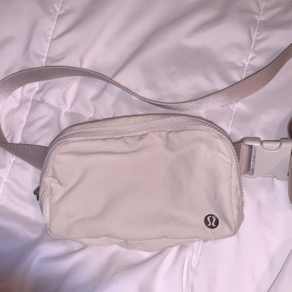 Lululemon fanny pack